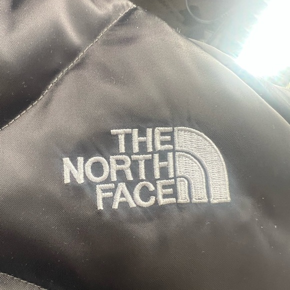 The North Face Women's Quilted Black Puffer Jacket - Picture 5 of 10